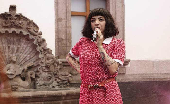 De la música a las artes plásticas, Mon Laferte abre una galería